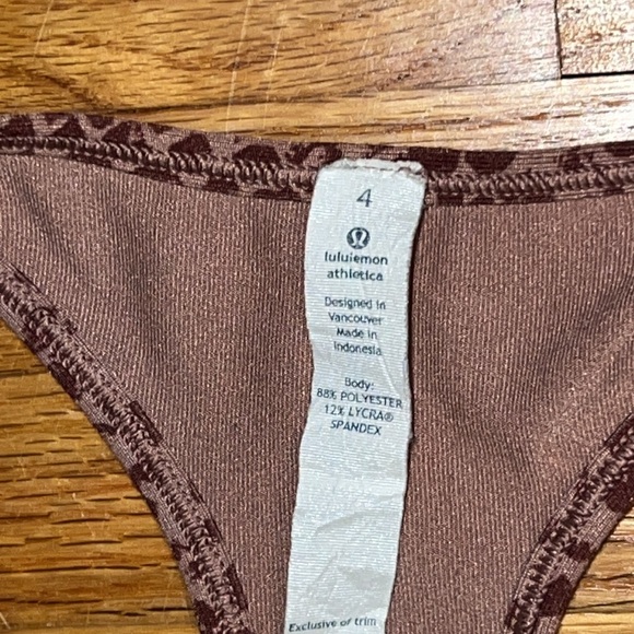 Lululemon size 4 crb tank maroon snakeprint - Picture 4 of 6